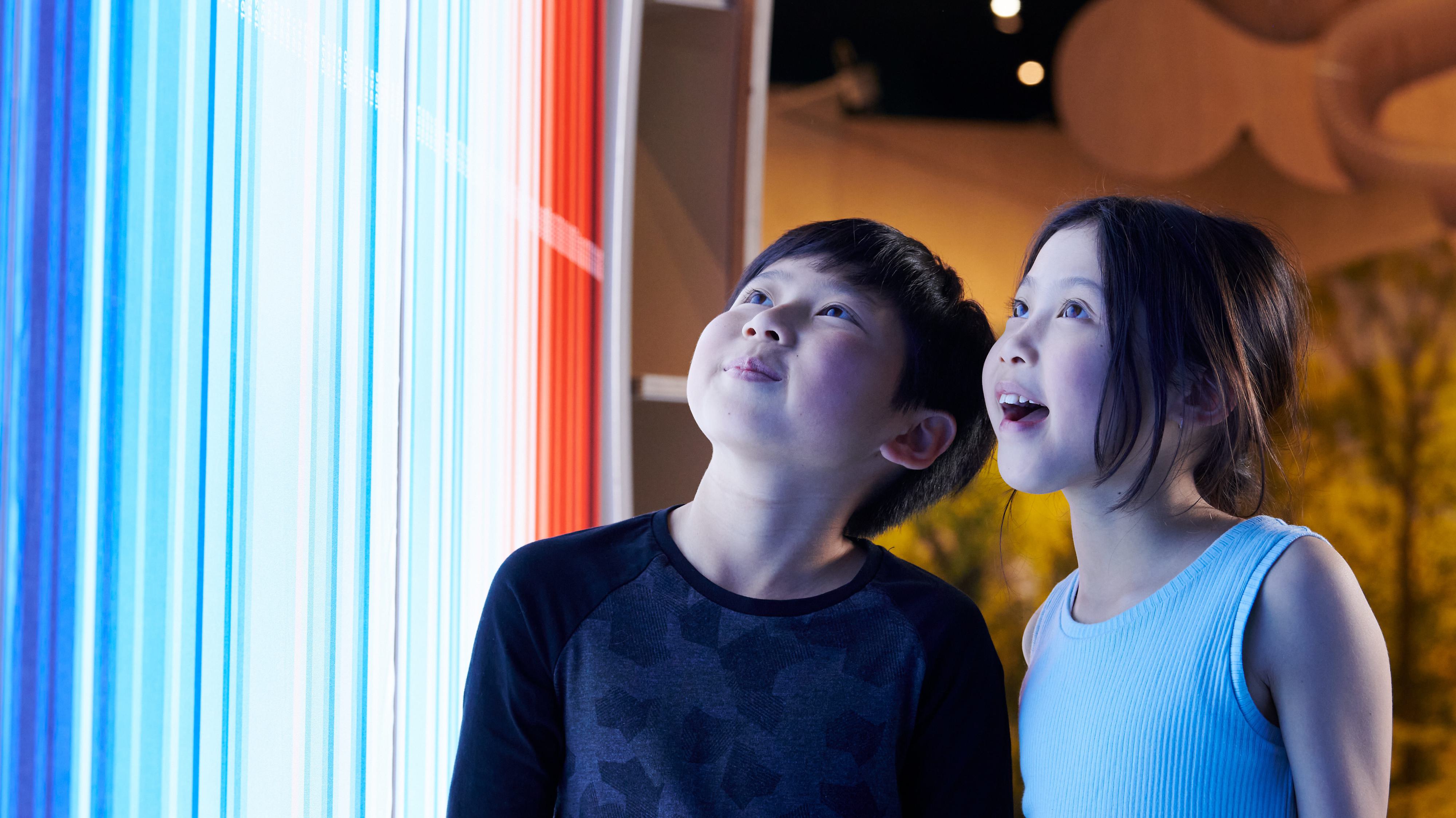 Kids looking up at Earth Matters exhibit screen. Photo Credit: Imagine Exhibitions, Inc.